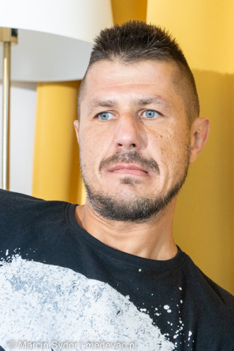 Jak udzielić pierwszej pomocy w udarze mózgu udar mózgu objawy udaru